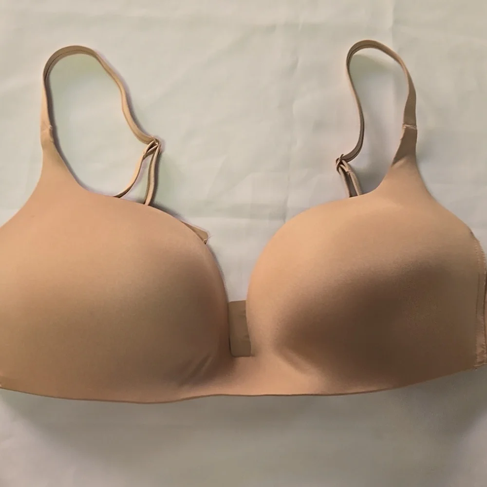 SKIMS Nude Seamless Bra - Picture 2 of 6